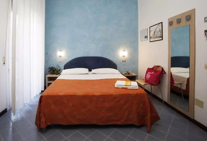 هتل Villa Dei Fiori   Sul Mare Con Piscina