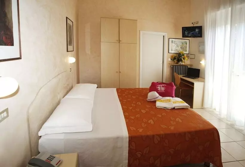 هتل Villa Dei Fiori   Sul Mare Con Piscina