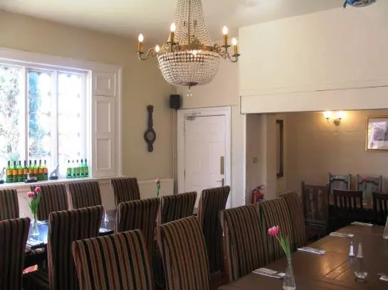 פנסיון Swan At Forton