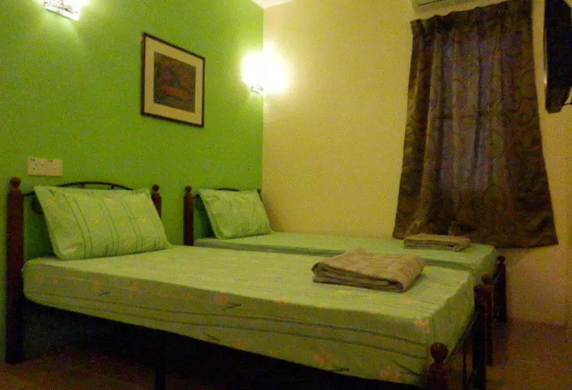 Hotel Travellers Planet & Guest House