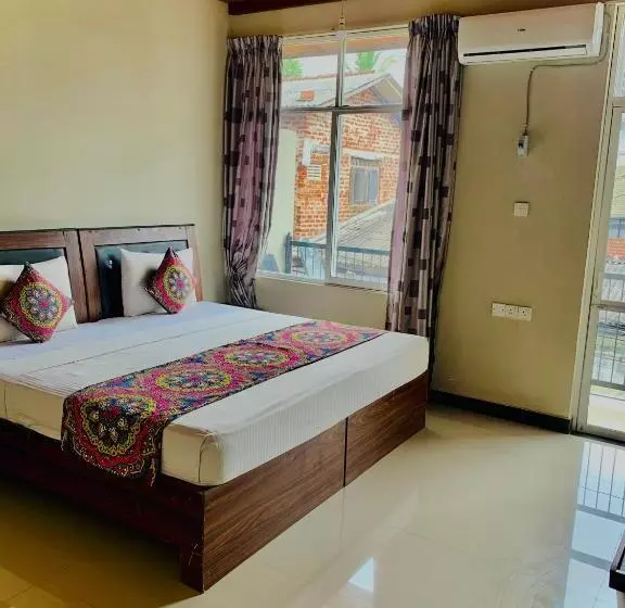 Hotelli Elepath Lodge  Pinnawala