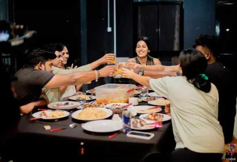 Hotelli Elepath Lodge  Pinnawala