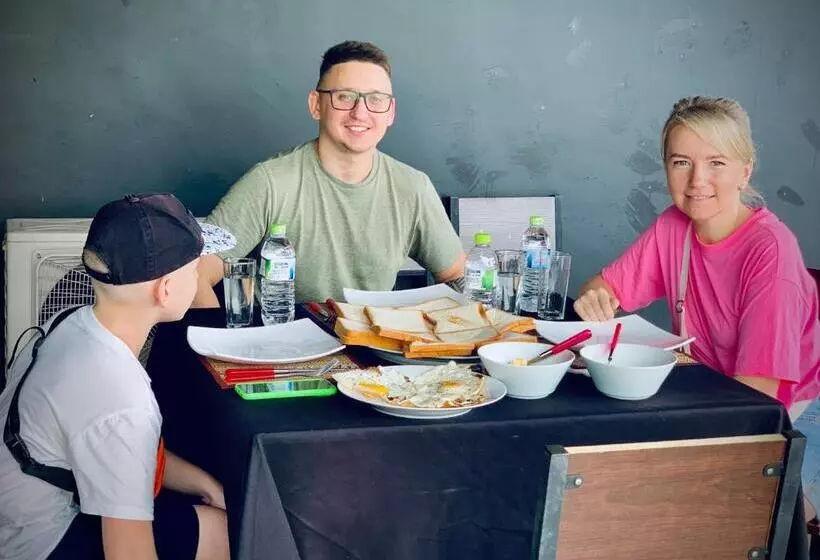 Hotelli Elepath Lodge  Pinnawala