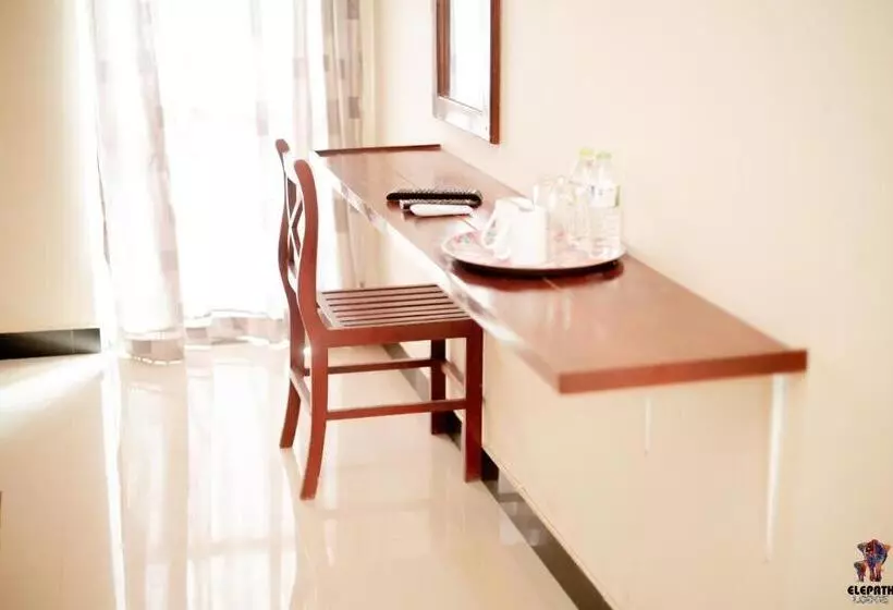 Hotelli Elepath Lodge  Pinnawala