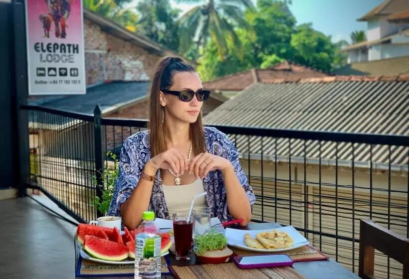 Hotelli Elepath Lodge  Pinnawala