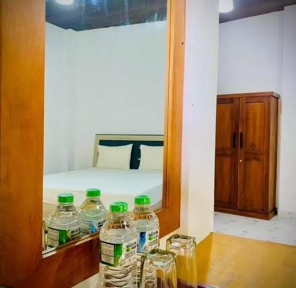 Hotelli Elepath Lodge  Pinnawala