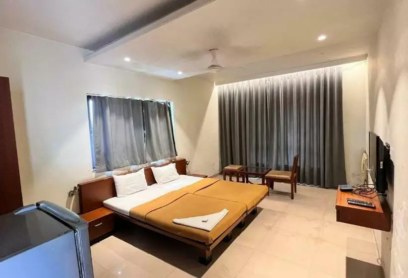 ホテル Sumanchandra Suites
