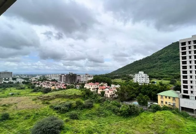 ホテル Sumanchandra Suites