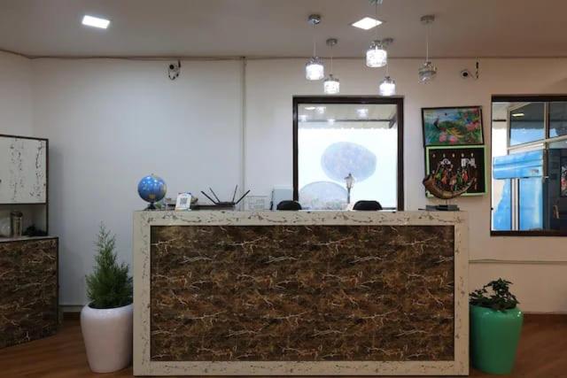 Midnight Hotel & Restaurant By Wb Inn