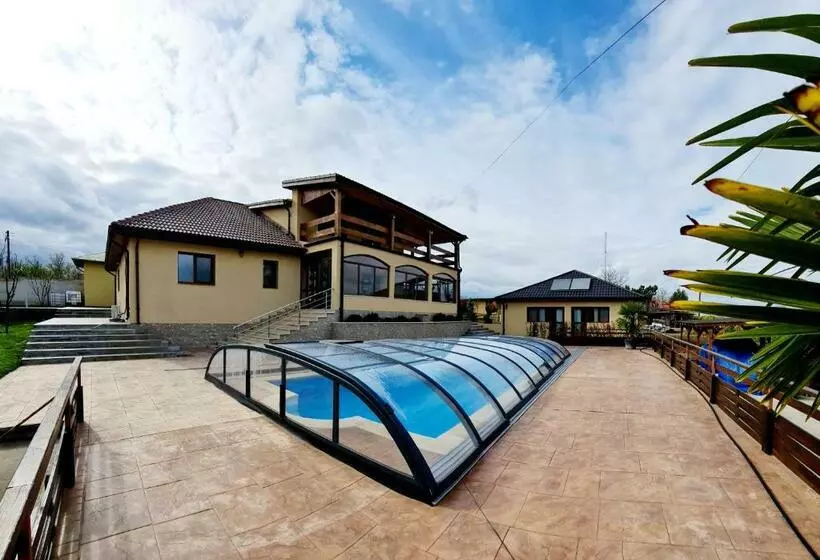 ペンション Elival House