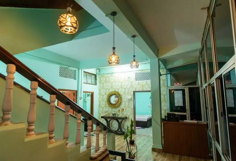 پانسیون Trinayan Guest House