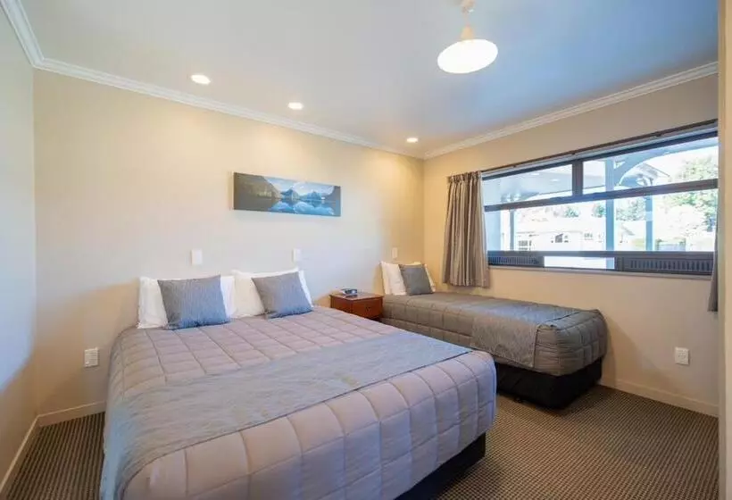 Te Anau Motel & Apartments