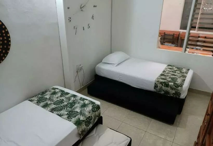 ペンション Hospedajes El Jardín De Envigado