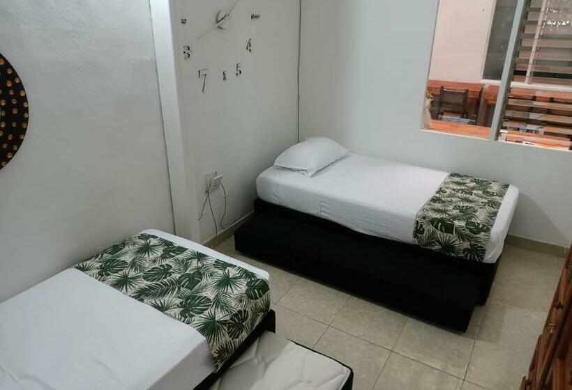 Pension Hospedajes El Jardín De Envigado