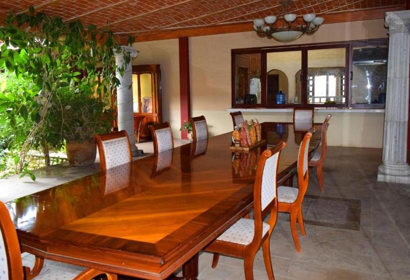 ホテル El Mesón De Doña Josefina