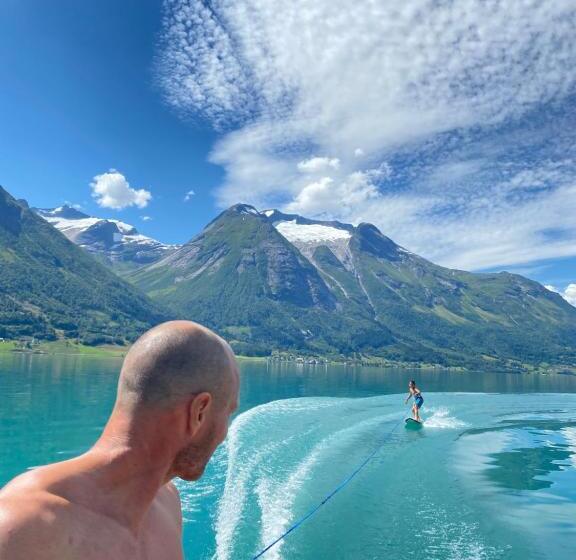 בית מלון כפרי Lodgen Stryn