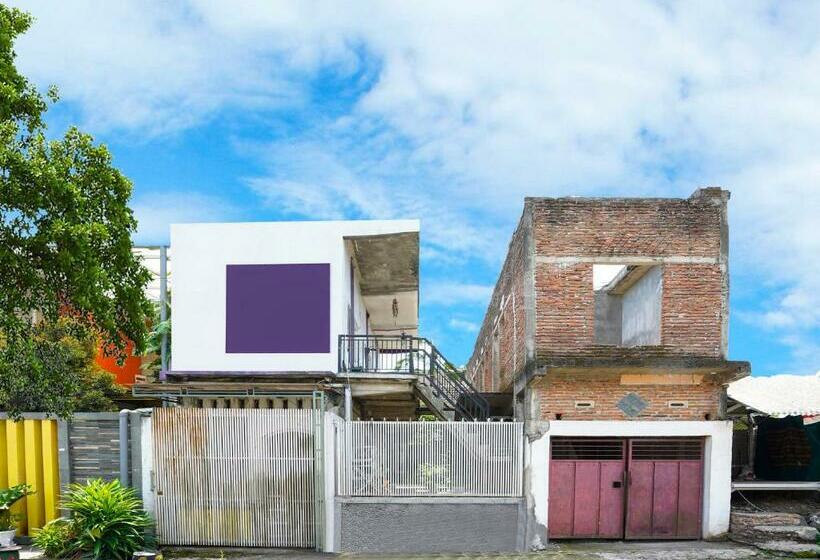 Hotel Spot On 91672 House Of Henny Tea