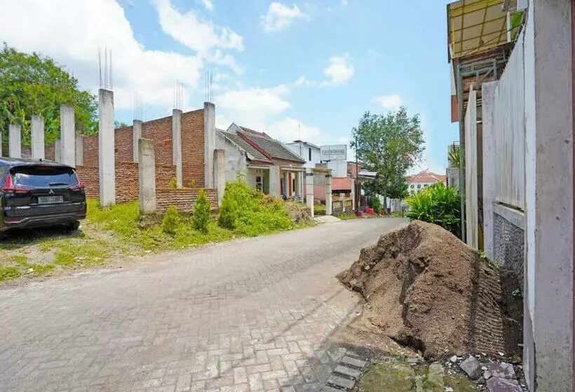 Hotelli Spot On 91672 House Of Henny Tea