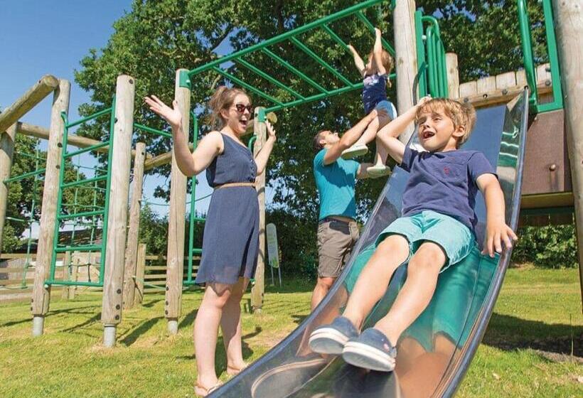 منتجع Castle Brake Holiday Park