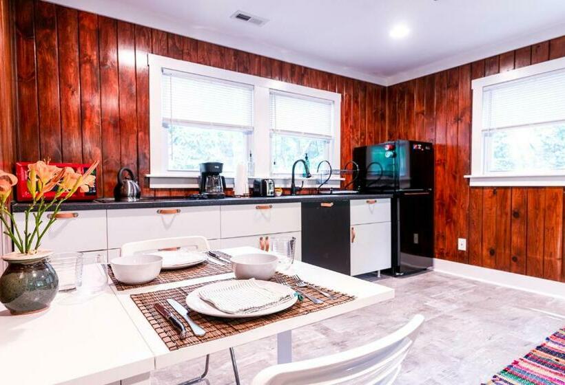 فندق Foggy Bottom Cabins