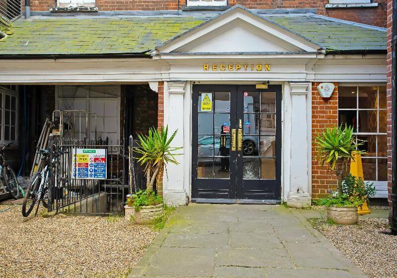 בית מלון כפרי Great White Horse