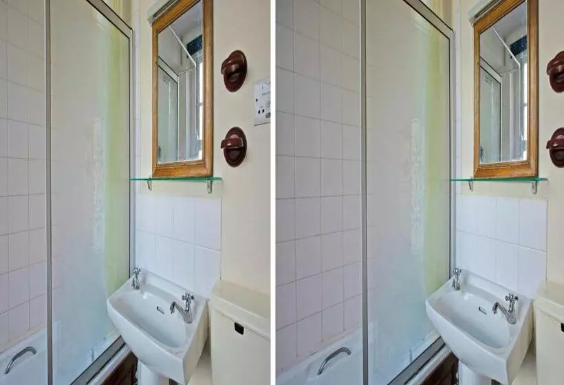 Hotelli Great White Horse