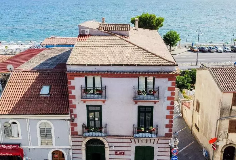 Aamiaismajoitus (B&B) Harmonia Home Capitello