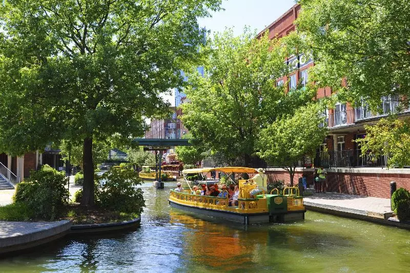 ホテル Holiday Inn Express & Suites Oklahoma City Downtown   Bricktown, An Ihg