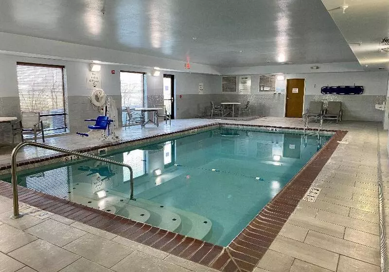 فندق Holiday Inn Express Sidney, An Ihg