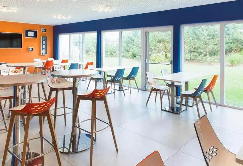 בית מלון כפרי Ibis Styles La Louviere