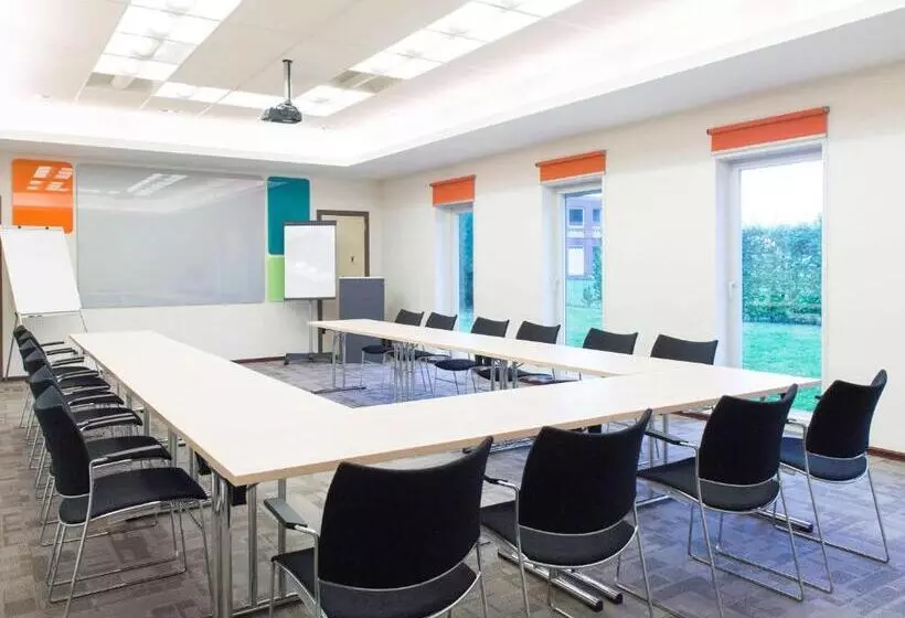 בית מלון כפרי Ibis Styles La Louviere