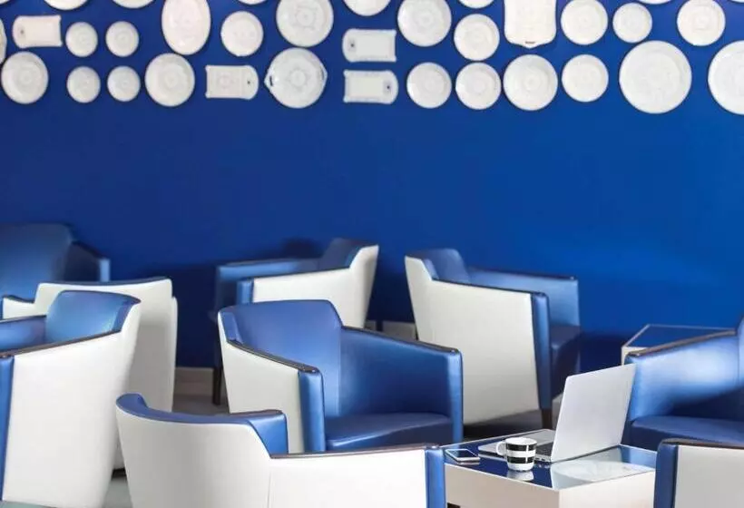 בית מלון כפרי Ibis Styles La Louviere