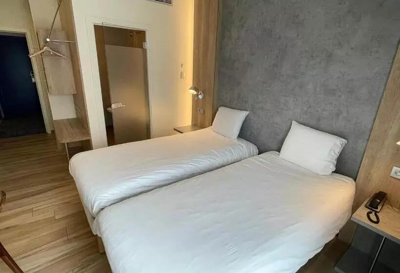 בית מלון כפרי Ibis Styles La Louviere