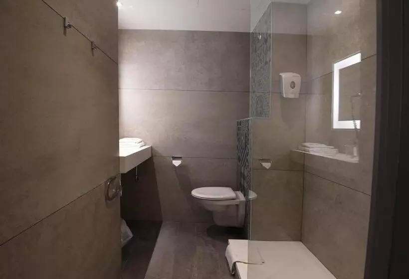 בית מלון כפרי Ibis Styles La Louviere