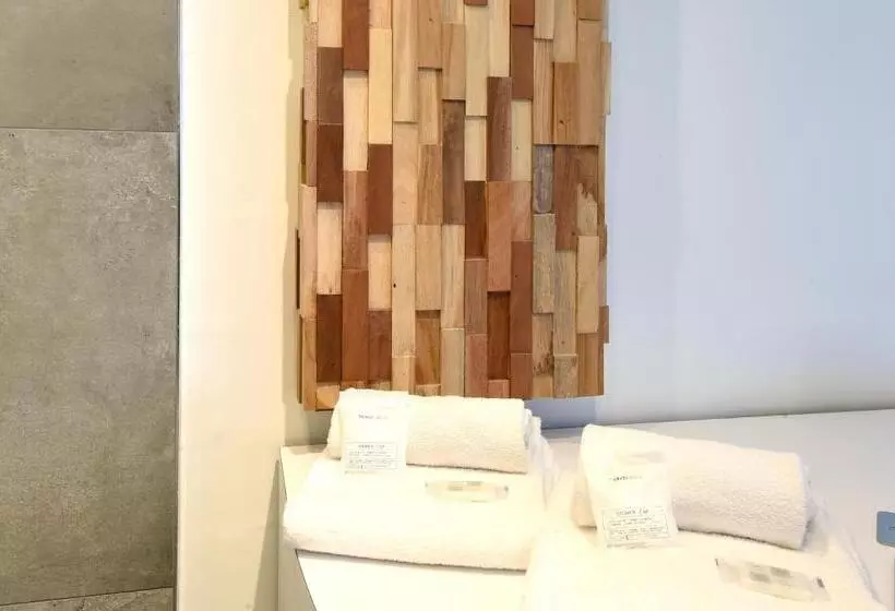 בית מלון כפרי Ibis Styles La Louviere