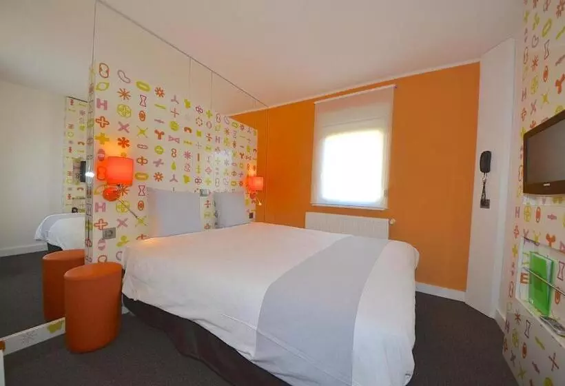 בית מלון כפרי Ibis Styles La Louviere