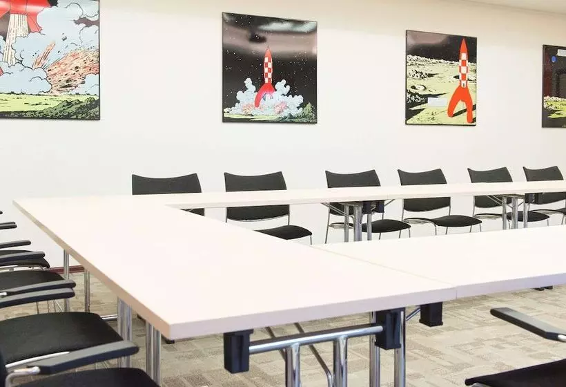 בית מלון כפרי Ibis Styles La Louviere