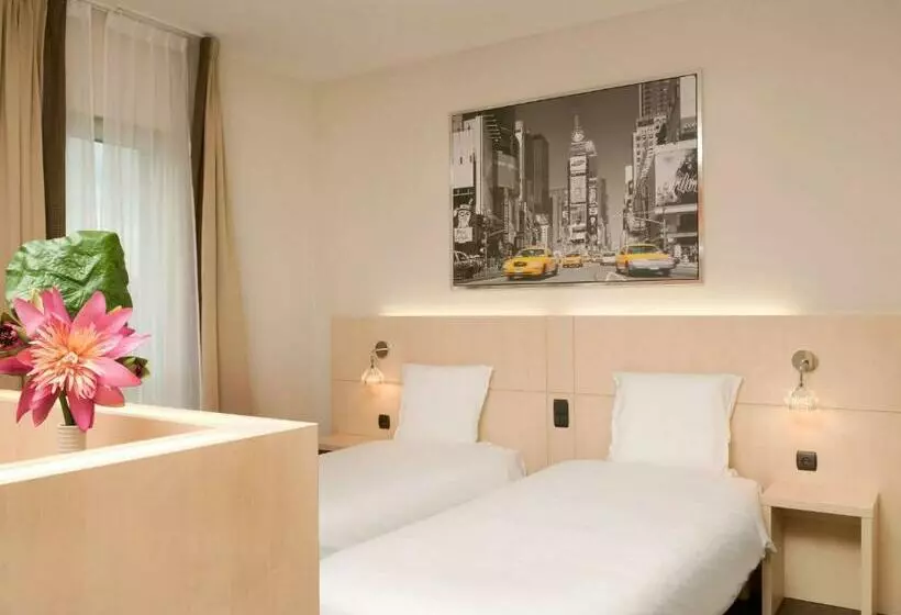 בית מלון כפרי Ibis Styles La Louviere