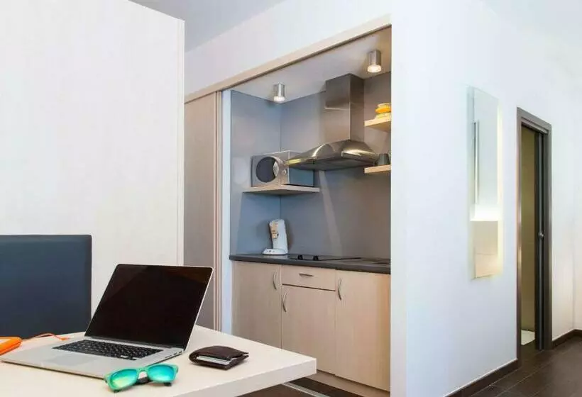 בית מלון כפרי Ibis Styles La Louviere