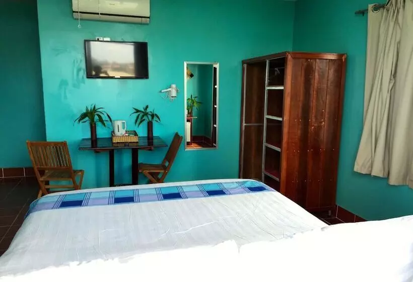 هتل River Dolphin