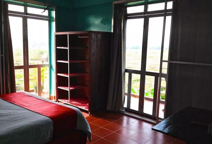 هتل River Dolphin