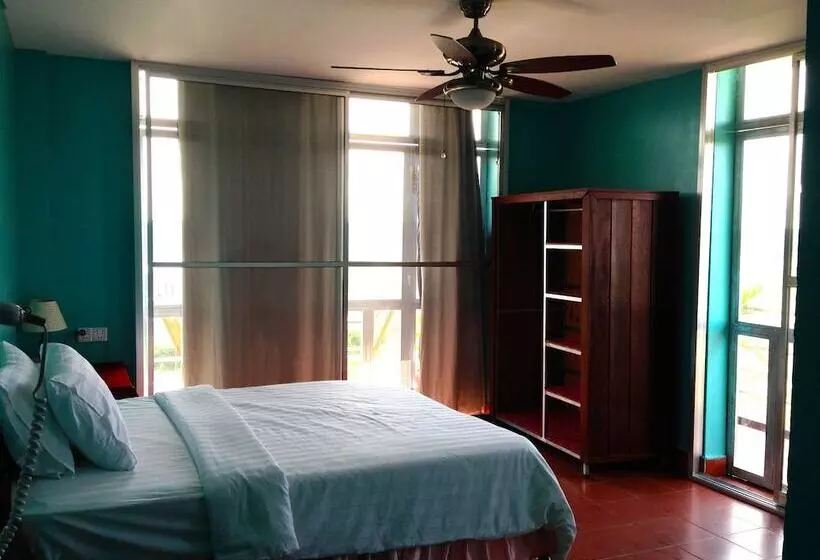 هتل River Dolphin