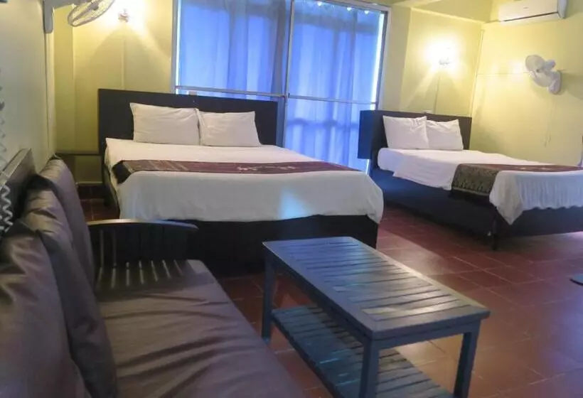 هتل River Dolphin