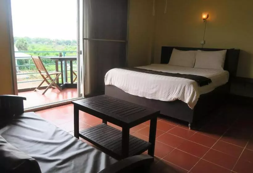 هتل River Dolphin