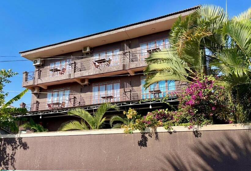 هتل River Dolphin