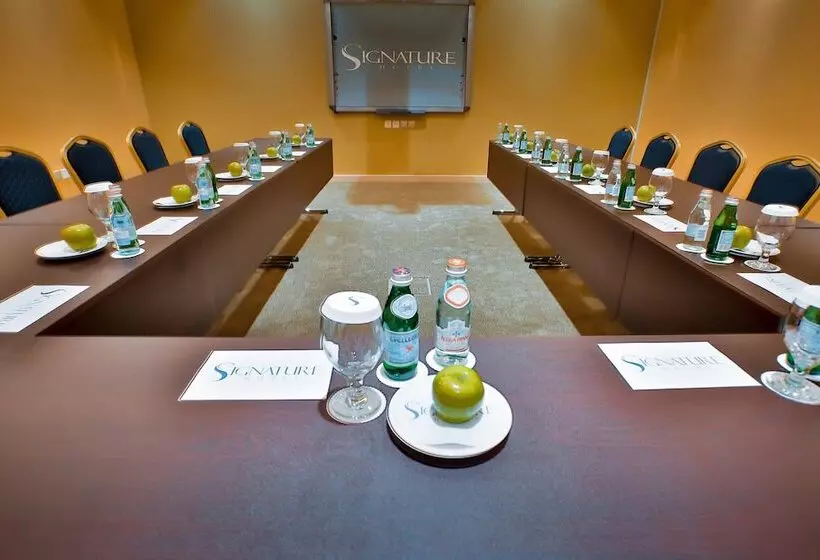 Signature Hotel Al Barsha