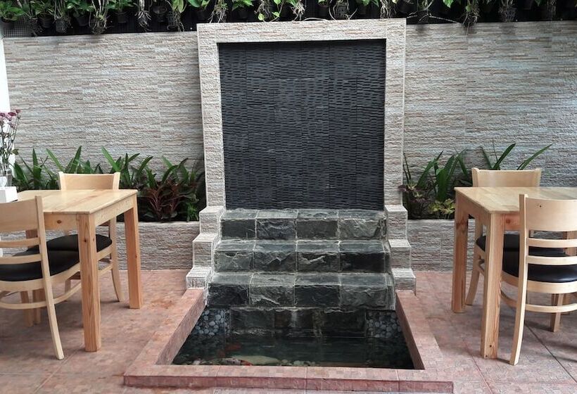 בית מלון כפרי The Flora Boutique