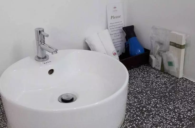 בית מלון כפרי The Flora Boutique