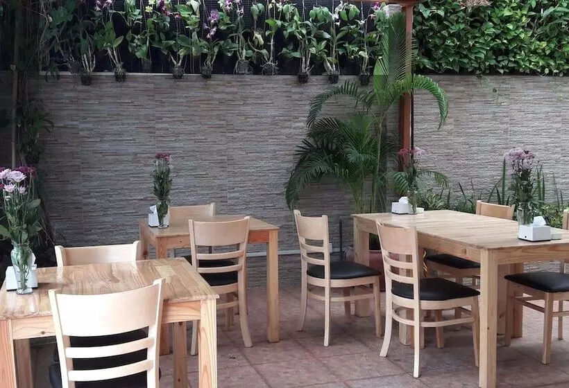 בית מלון כפרי The Flora Boutique