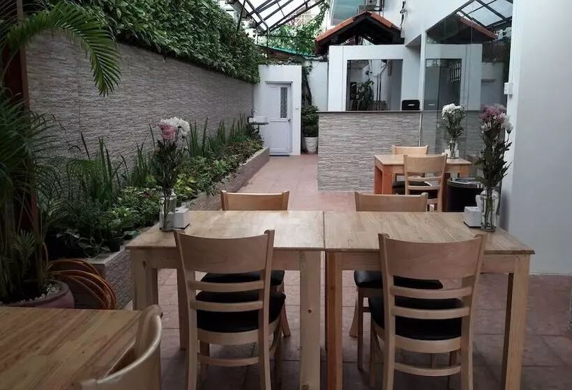 בית מלון כפרי The Flora Boutique